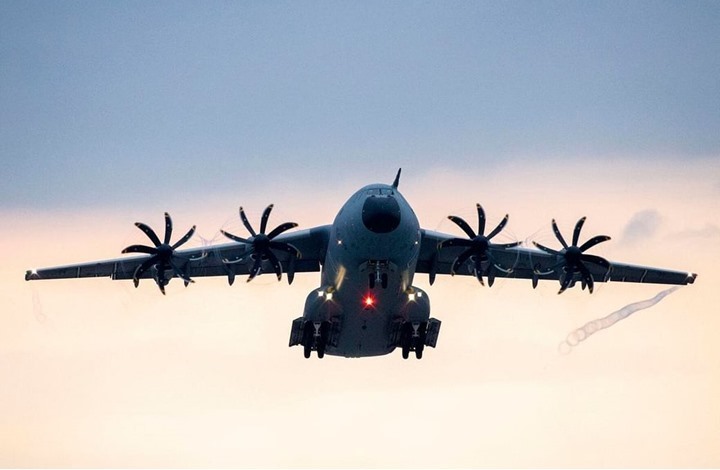 مشهد صادم داخل طائرة إجلاء أمريكية من أفغانستان (صورة)