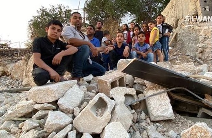 الاحتلال يجبر عائلة مقدسية على هدم منزلها بحجة عدم الترخيص