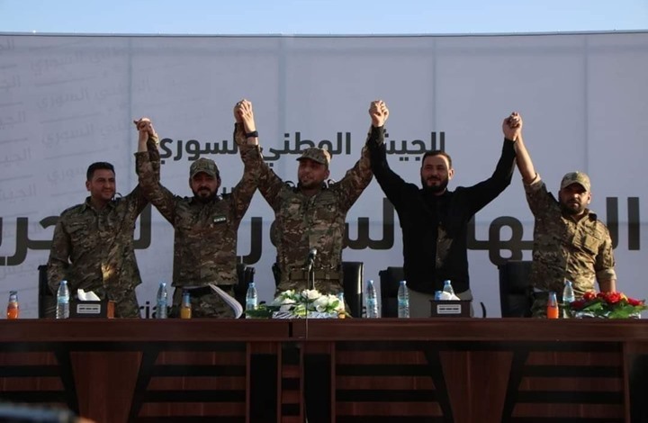 هل ينهي اندماج تشكيلات عسكرية حالة التشتت في شمال سوريا؟