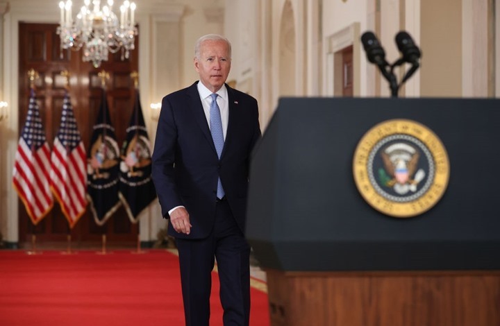 5 أسئلة بعد انسحاب بايدن من أفغانستان.. "ضربة سياسية"