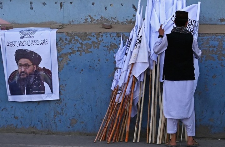 غياب "برادر" يحرج طالبان.. ومجاهد: لست شخصية وهمية