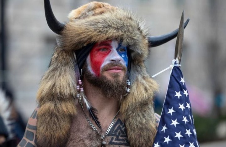 "ذو القرنين" يقر بذنبه باقتحام الكونغرس وينتظر المحاكمة