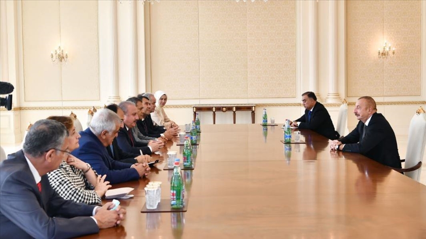 رئيس أذربيجان يستقبل رئيس البرلمان التركي