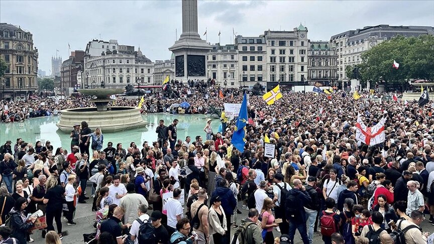 لندن.. الشرطة تفرق مظاهرة تندد باللقاح وقيود كورونا