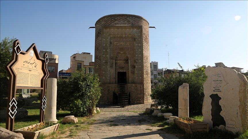 "أوج تبه" هندسة معمارية تعكس فن العمارة السلجوقية في إيران