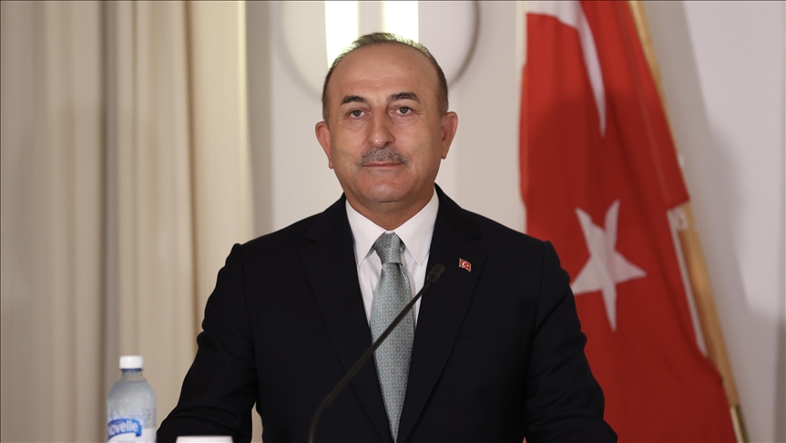 تشاووش أوغلو يدعو لتعاون دولي حول تدفق محتمل للمهاجرين الأفغان