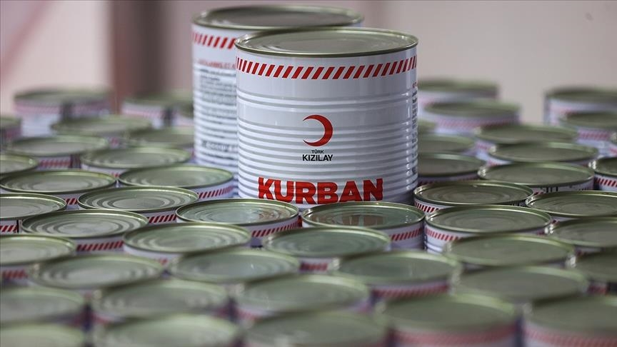 الهلال الأحمر التركي يوزع لحوم الأضاحي في 21 دولة