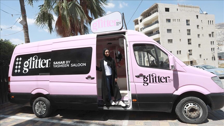 فلسطين.. أول صالون تجميل متنقل لخدمة السيدات (تقرير)
