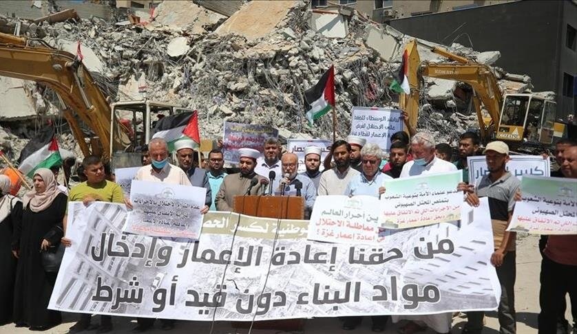 غزة.. فلسطينيون يطالبون برفع الحصار وإعادة الإعمار