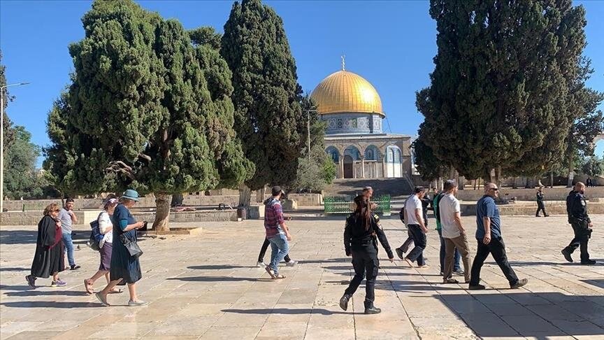 عشرات المستوطنين يجددون اقتحاماتهم للمسجد الأقصى