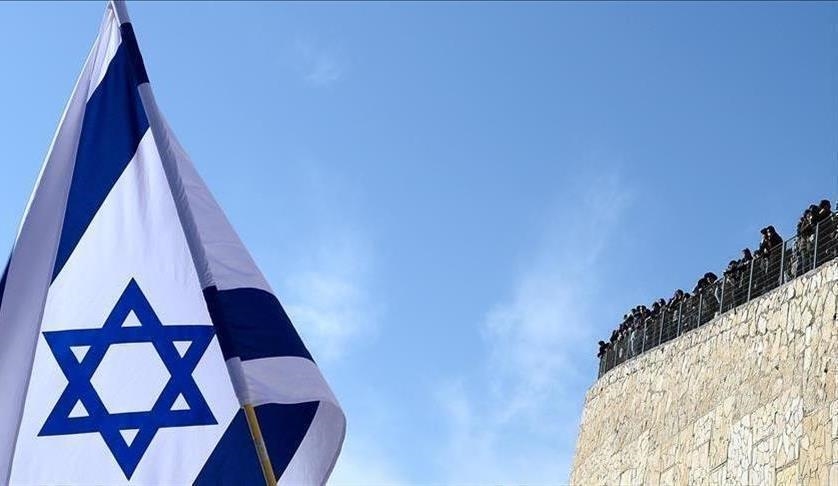 إسرائيل تصادق على تجميد أموال حولتها رام الله لعائلات شهداء وأسرى