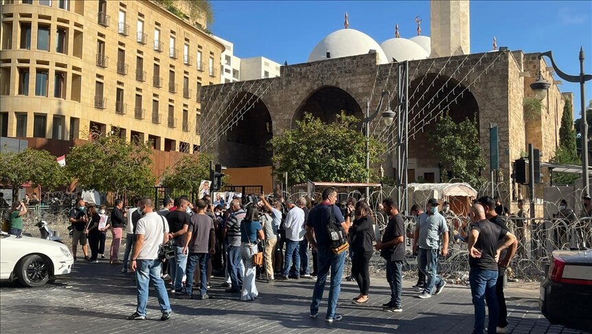 مرفأ بيروت.. أهالي الضحايا يقتحمون باحة منزل وزير الداخلية