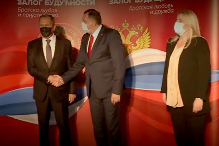 سيرجي لافروف وزير الخارجية الروسي مع ميلوراد دوديك العضو الصربي في مجلس رئاسة البوسنة والهرسك