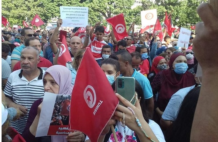 مظاهرات مؤيدة لسعيّد.. ومنع لفعالية ضد الانقلاب