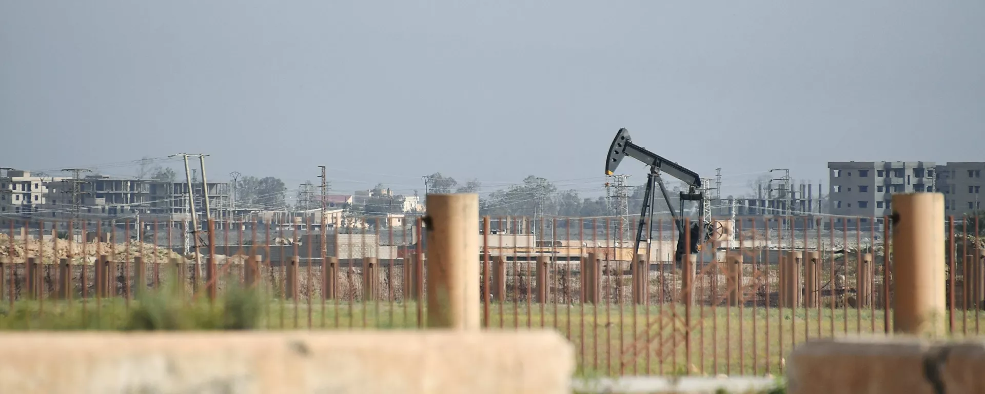 منشأة نفط قرب مدينة ديرالزور في سوريا - سبوتنيك عربي, 1920, 13.12.2020