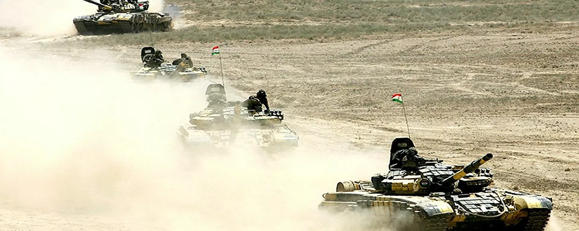 دبابات تابعة لجيش طاجيكستان خلال مناورات حربية - سبوتنيك عربي, 1920, 19.07.2021