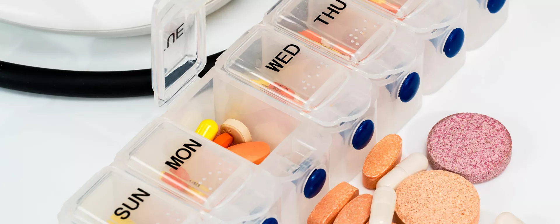 حبوب وأدوية ومكملات غذائية في علبة مخصصة للادوية - سبوتنيك عربي, 1920, 13.07.2021