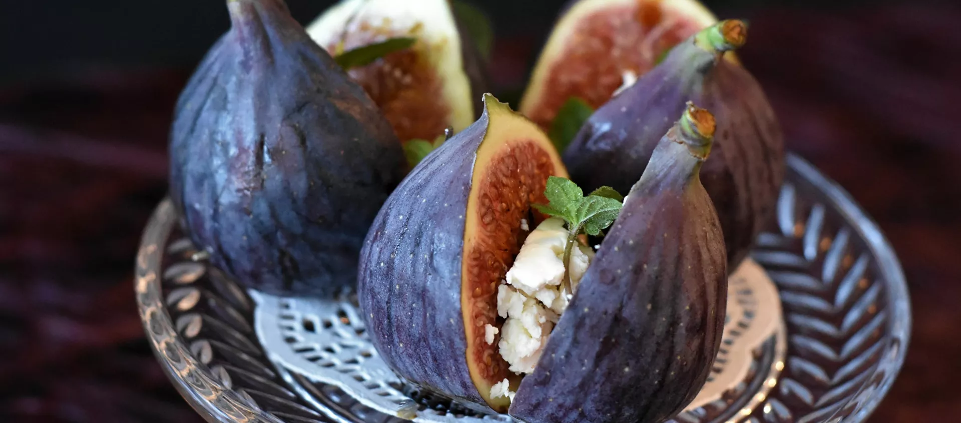 حبات التين الشهية في صحن صغير  - سبوتنيك عربي, 1920, 14.07.2021