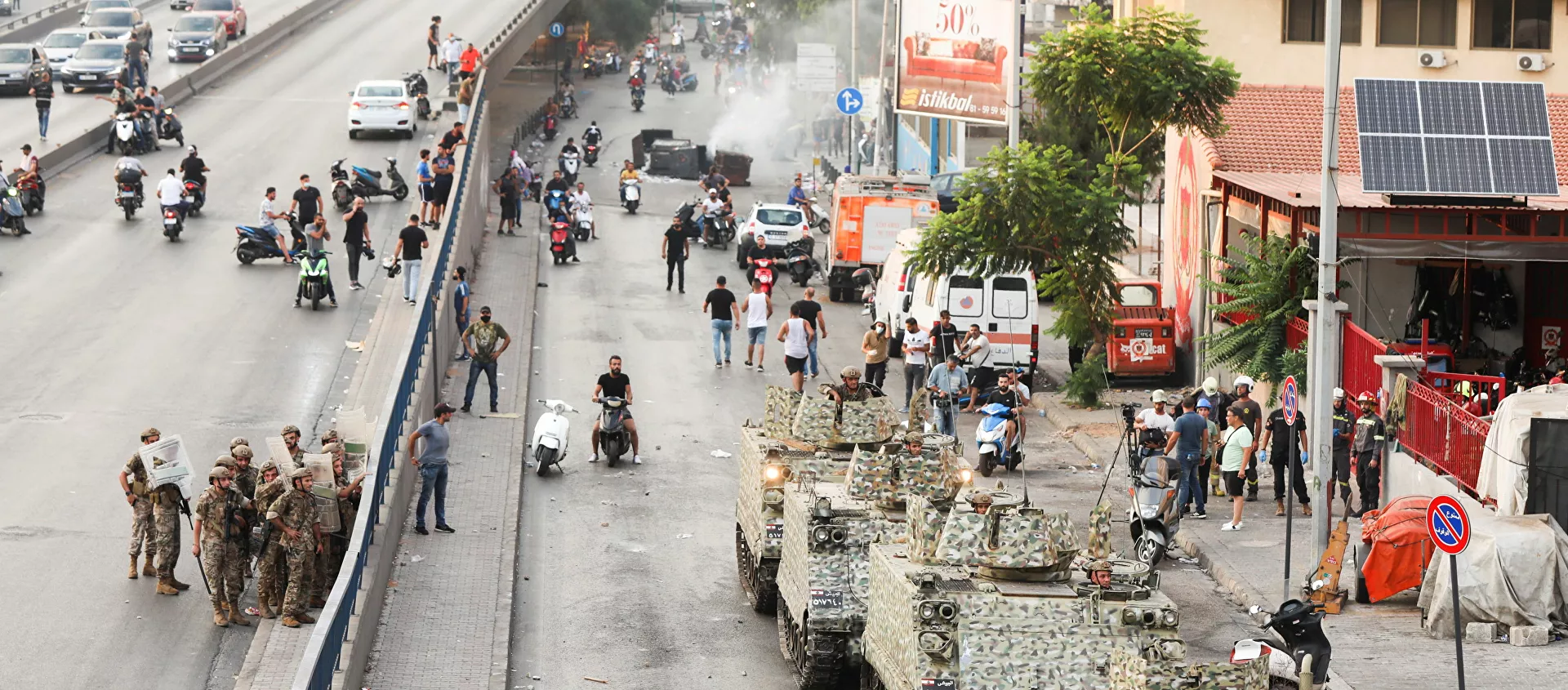 لبنان: احتجاجات وقطع طرق بعد اعتذار الحريري - سبوتنيك عربي, 1920, 15.07.2021