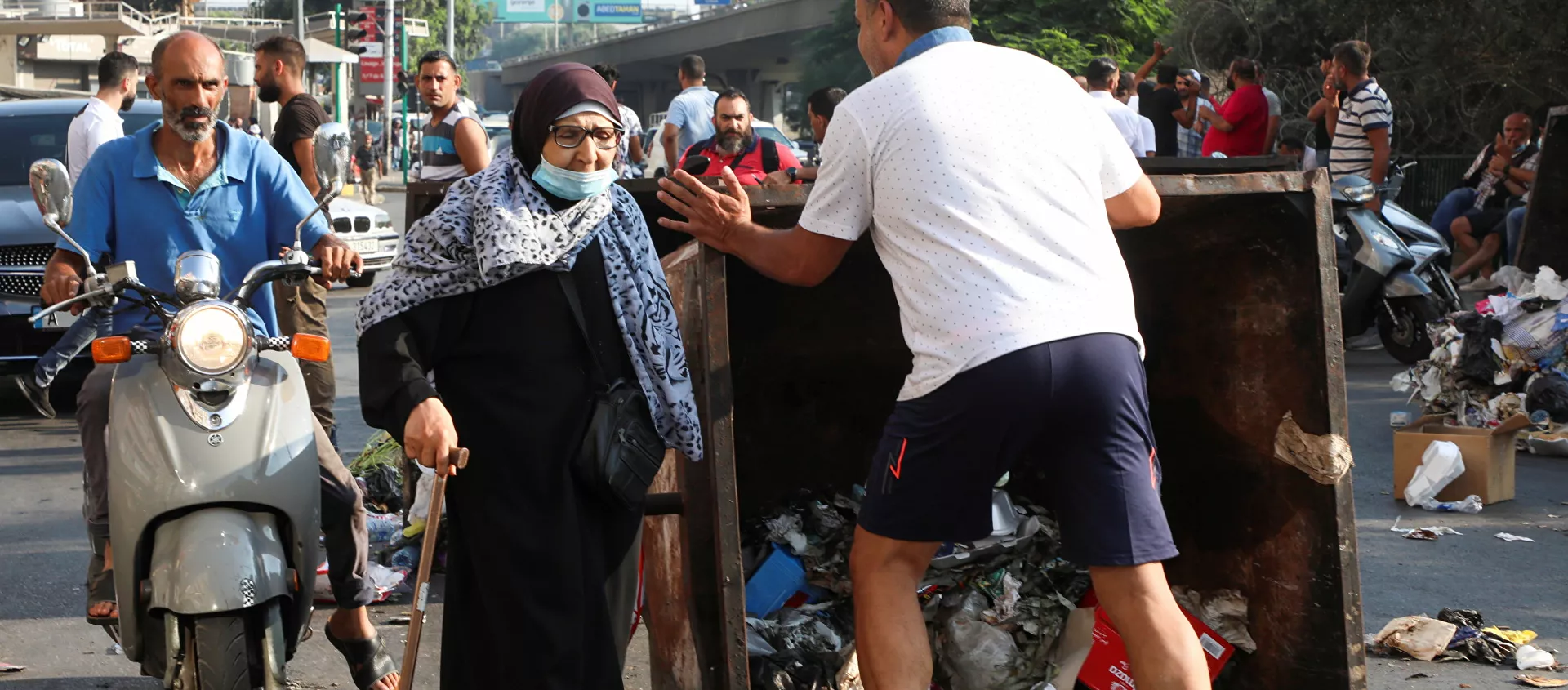 لبنان... احتجاجات ومواجهات عنيفة مع عناصر من الجيش بعد اعتذار الحريري - سبوتنيك عربي, 1920, 15.07.2021