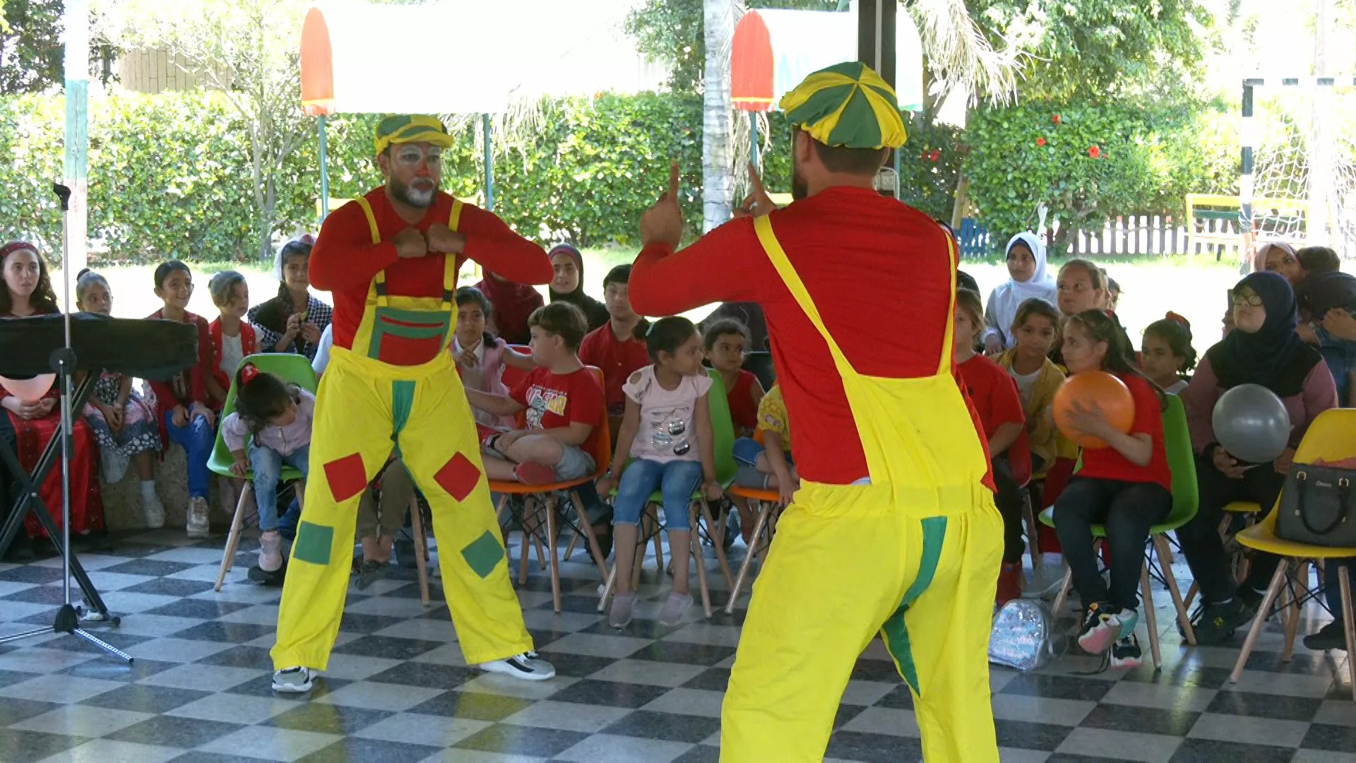 الموسيقى وسيلة للتفريغ النفسي عن الأطفال المصابين بمتلازمة داون والتوحد في قطاع غزة - سبوتنيك عربي, 1920, 19.07.2021