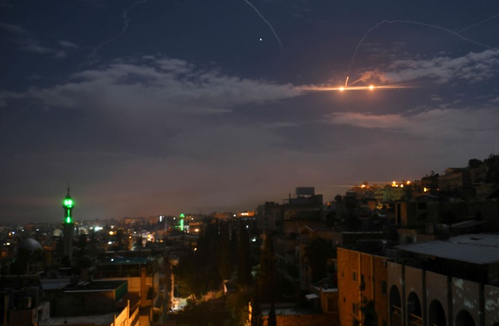الاحتلال يقصف مطار "التيفور" بسوريا.. ودفاعات النظام تتصدى