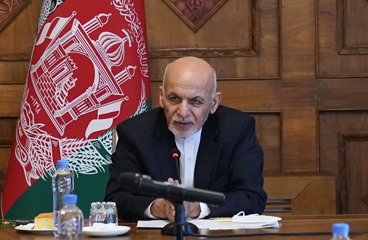 نشر صورة لأشرف غني مع مسؤول إماراتي قبل تركه أفغانستان