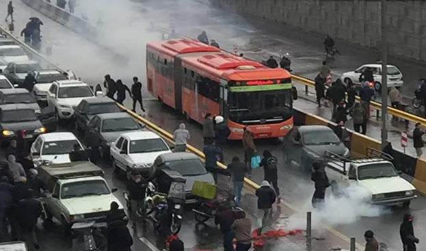 إيران تتعهد بالتعامل بحزم مع أي احتجاجات جديدة