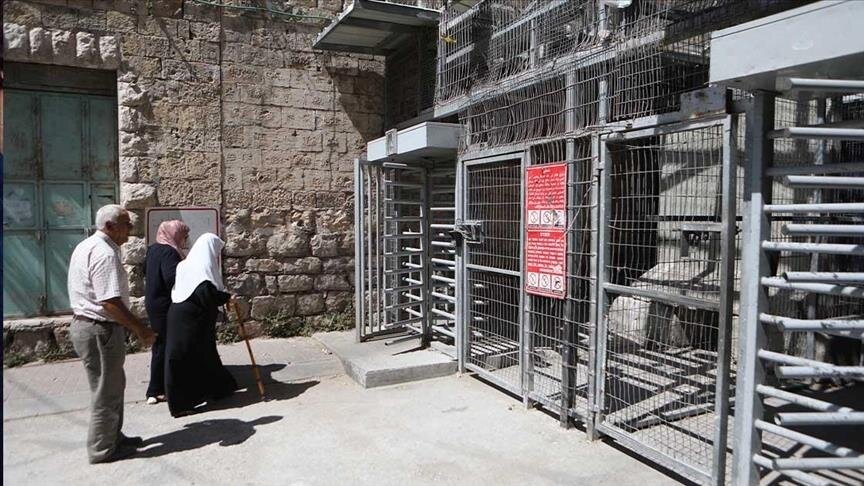 القدس.. إسرائيل تغلق حي "الشيخ جراح" بشكل كامل