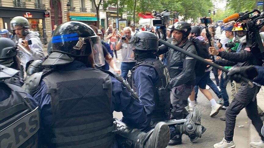 فرنسا.. عشرات الآلاف يحتجون على توسيع "الشهادة الصحية"