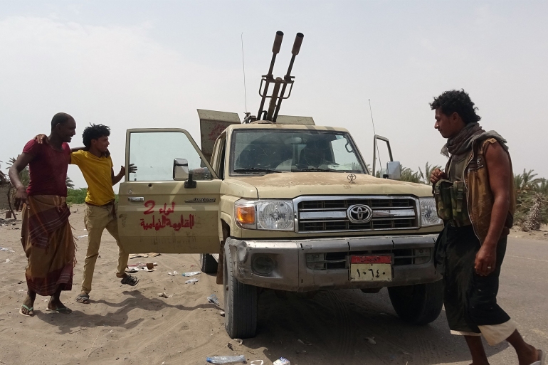 000_15o7dq-copy-1 Pro-government Yemeni forces gather in Yemen's Hodeida province near the city of Zabid on June 6, 2018. (Photo by NABIL HASSAN / AFP)