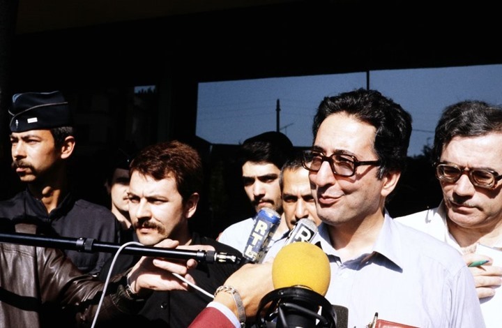 وفاة أول رئيس إيراني بعد الثورة.. اختلف مع الخميني ولجأ لفرنسا