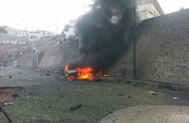 قتلى بانفجار سيارة مفخخة استهدفت مسؤولين بعدن