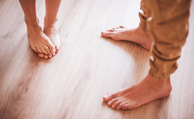 تفسير حلم المشي بدون حذاء في الشارع