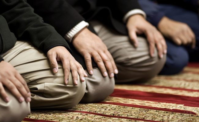 حكم التشهد الأول والاخير