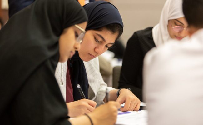 كيف نساعد المرأة للحصول على تعلم لائق