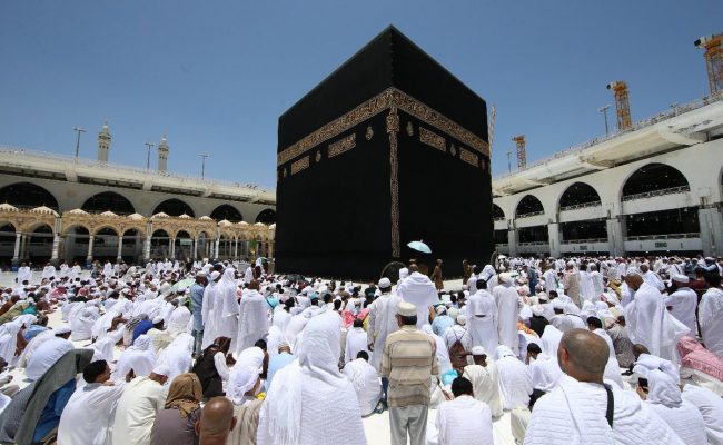 هل يجوز لبس الحذاء في العمرة