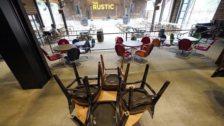 ولايتان أميركيتان كبيرتان تعيدان تشديد قيود ردع كورونا