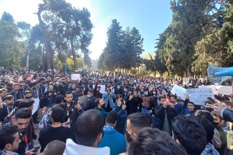 من اعتصامات طلبة الجامعات الاردنية . الجزيرة .(2)