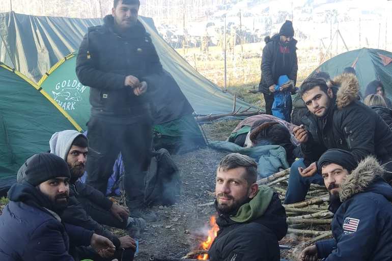 1-37-1 يصارع المهاجرون العالقون قساوة البرد في الحدود بين بولندا وبيلاروسيا - الجزيرة نت