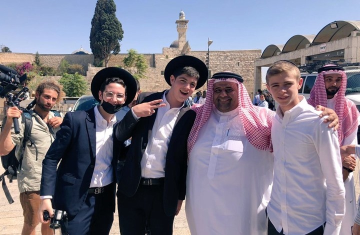 الحلوى البحرينية تعجب "أفيخاي أدرعي" وتغضب النشطاء