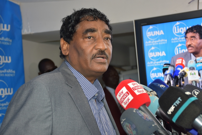 22469834-1 SPLM-N Secretary General Yasir Arman meets cabinet members on peace process in Khartoum