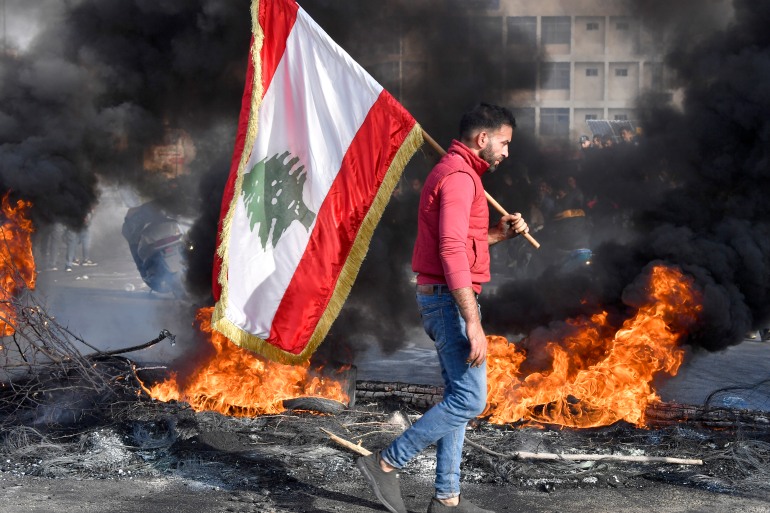 26255560 Unemployment and power cuts protest in Lebanon