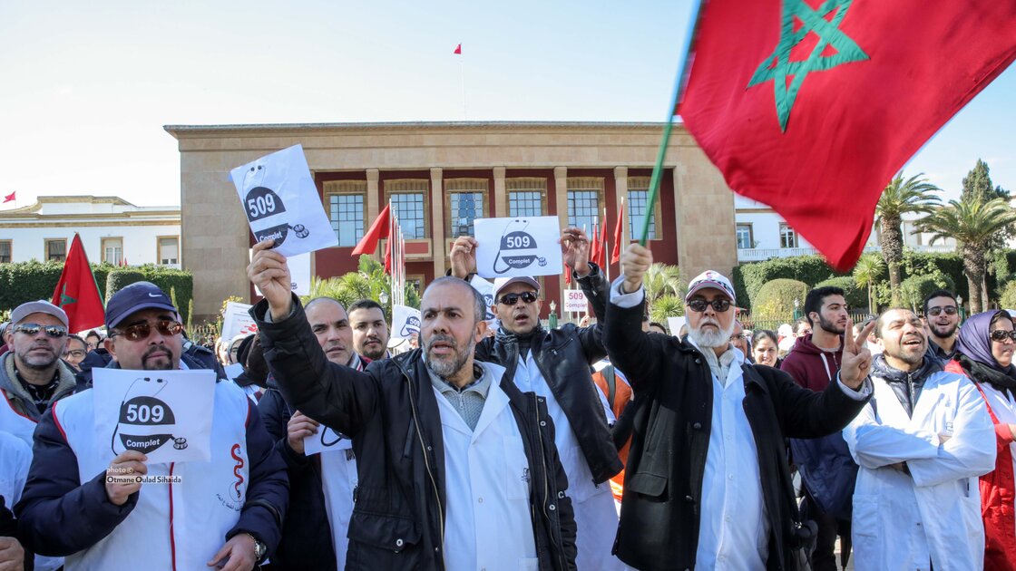 7 بالصور.. أطباء القطاع العام بالمغرب ينظمون مسيرة وطنية بالرباط رافعين لافتات الرقم الاستدلالي 509