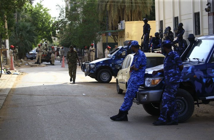المخابرات السودانية تنفي منع مسؤولين من السفر