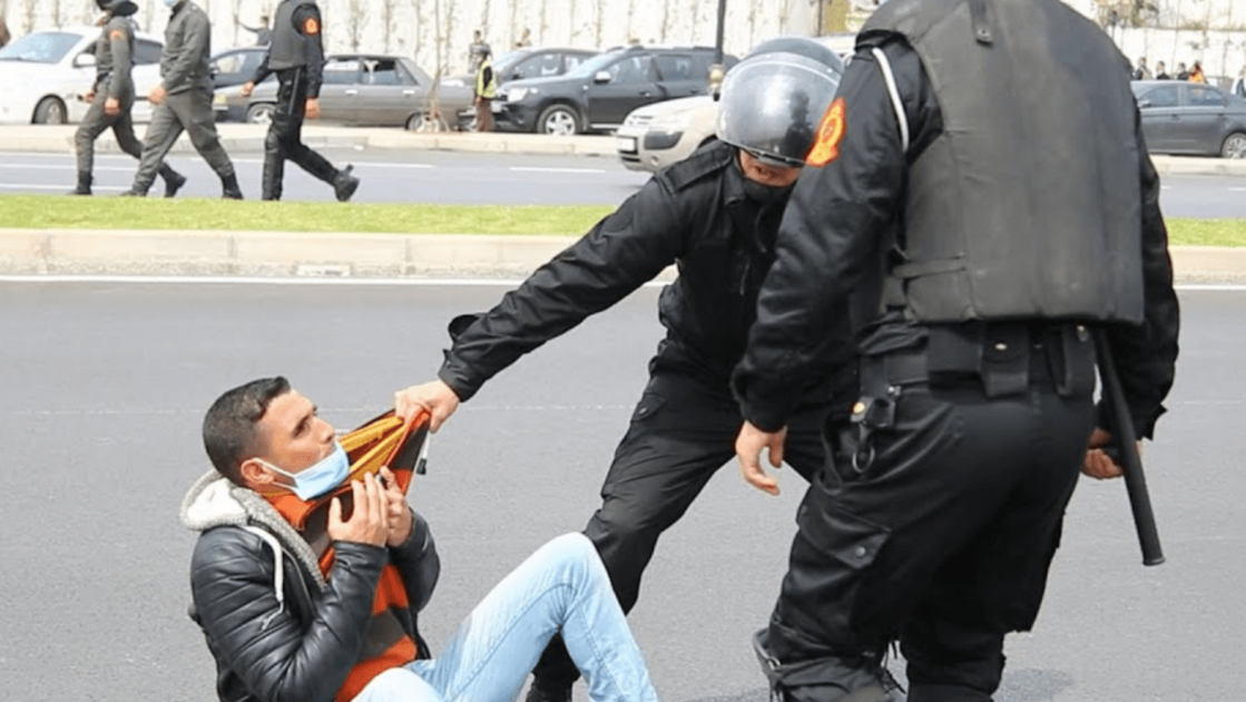 d8a7d984d8a7d8b9d8aad8afd8a7d8a1-d8a3d8b3d8a7d8aad8b0d8a9-d8a7d984d8aad8b9d8a7d982d8af-1 قـمــع الأســاتـذة.. إهـــانة للـوطـن والمدرسـة