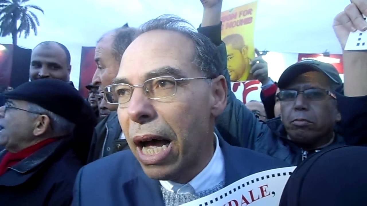 "منجب" يدخل في إضراب عن الطعام احتجاجا على محاولات فصله من العمل