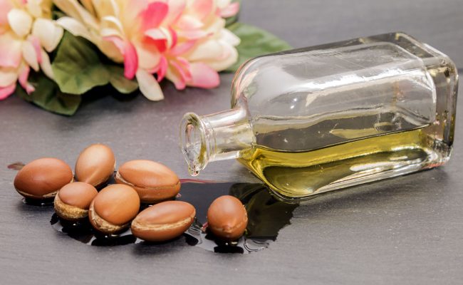 هل زيت الأركان يسمر البشرة