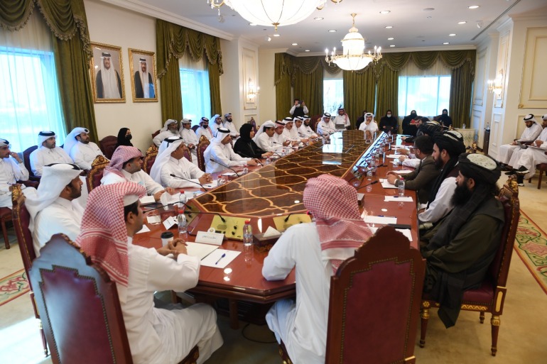 وفد من دولة قطر برئاسة المبعوث الخاص لوزير الخارجية لمكافحة الإرهاب والوساطة في تسوية المنازعات يجتمع، في الدوحة، مع وفد من حكومة تصريف الأعمال الأفغانية، برئاسة القائم بأعمال وزير الخارجية. #قنا