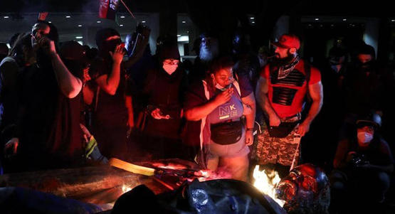 تحطيم تمثال آخر في واشنطن.. وترامب غاضب